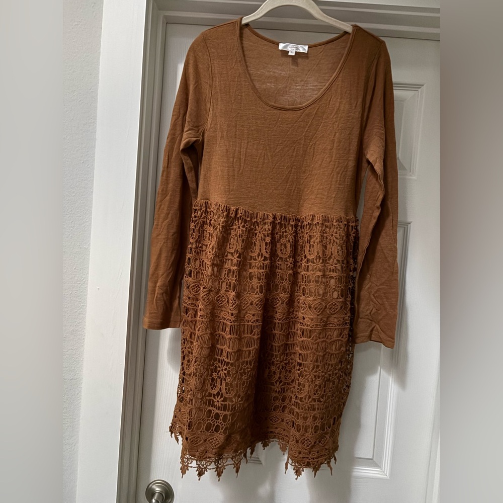 Entro Tan Long Sleeve Lace Dress